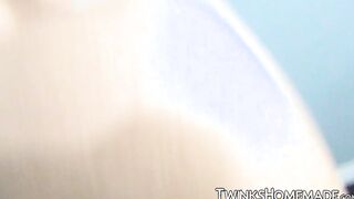Amateur twinks have a homemade barebacking fuck session