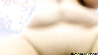 Horny Babe fingering and masturbating upclose