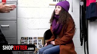 Shoplifting On Christmas Eve Goes Wrong - Shoplyfter