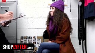Shoplifting On Christmas Eve Goes Wrong - Shoplyfter