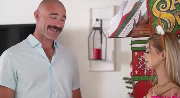 All We Want For Christmas Is To Boned My Stepdad - S27:E6