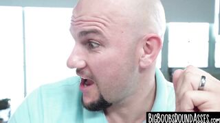 Curvacious chick with big booty craves for hardcore smashing