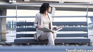 Teens Kris The Foxx Gets Cum into Her Mouth