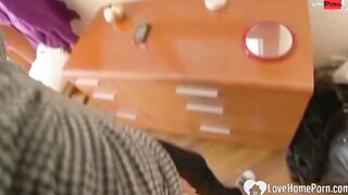 Hot spreads herself before the shafting session