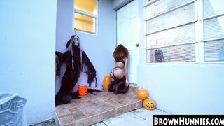 Chocolate teen beauty pussy treated for halloween