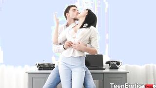 Cute 19 Yo Tetti Dew Korti Gives Her bf The Best
