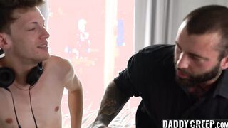 Bearded stepdad raw ass drills young twink after deepthroat
