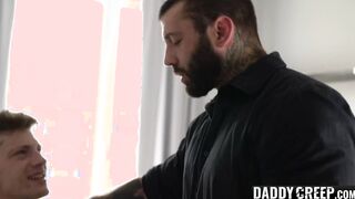 Bearded stepdad raw ass drills young twink after deepthroat