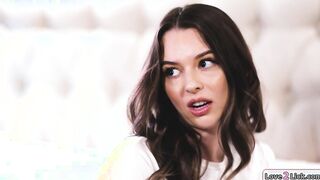 Stepmom n stepdaughter see porn together