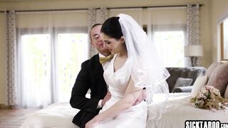 Big ass bride enjoyed deep anal sex