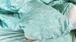 How to wake up your stepsister using extremely long Vibrator