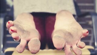 Paloma barefooter joi