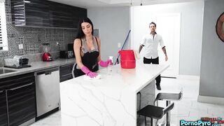 Azul Hermosa Comes Home To Blow Small Hands Who Is Doing Work