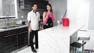 Azul Hermosa Comes Home To Blow Small Hands Who Is Doing Work