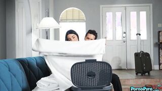 Azul Hermosa Comes Home To Blow Small Hands Who Is Doing Work