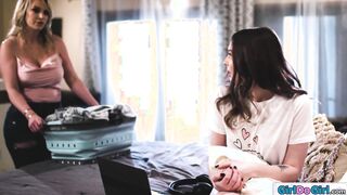 Teen masturbating with stepmom on porn