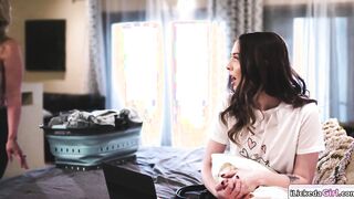 Teen and stepmom masturbating together