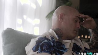 Stepdad hungrily offer his dick to his stepdaughter