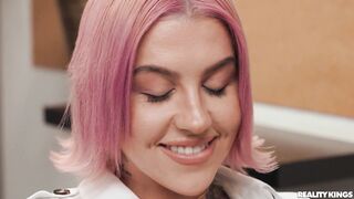 Office Intern Fucks Before Meeting