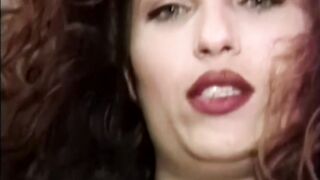 Horny nympho babe Marisella plays herself with sex toy
