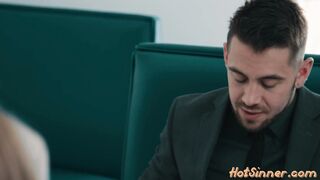 Kinky seductress sucking lover off