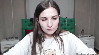 Cute amateur babe solo masturbates on webcam