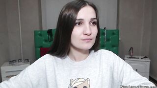 Cute amateur babe solo masturbates on webcam