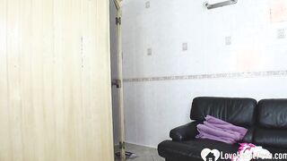 Beauty Bae tests a dildo on her tunnel