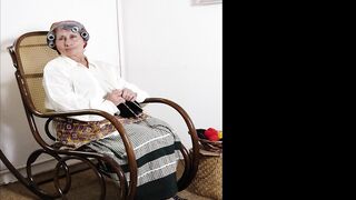 OMAHOTEL Grannies Sending Nudes Online