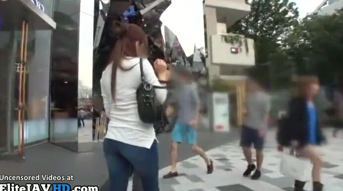 Japanese hot babe asks guy to have sex