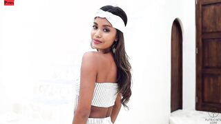Daring young eastern Putri Cinta showing off her asshole