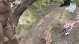 Silver haired hunk Lance Charger anal fucks Casey Everett