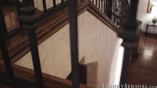 Blonde tranny Daisy Taylor ass stretched after deep blowjob
