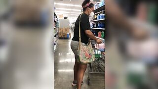 MUST SEE!!! Candid African Milf Cameltoe Squat
