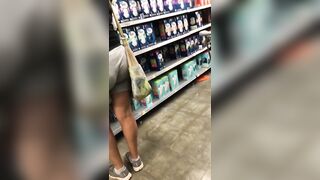 MUST SEE!!! Candid African Milf Cameltoe Squat