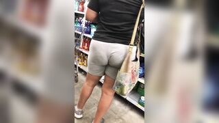 MUST SEE!!! Candid African Milf Cameltoe Squat