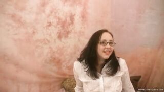 Amateur inside tights seduces and sucks her photographer