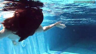 Spanish pornstar Diana Rius is vulgar into the pool