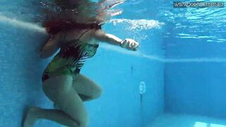 Spanish pornstar Diana Rius is vulgar into the pool