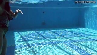 Spanish pornstar Diana Rius is vulgar into the pool