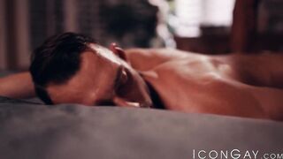 Pretty jock Johnny B anal stretched by thick BBC stallion