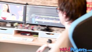 Nerdy dude tricks wannabe pornstar into sucking his dick