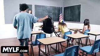 Great Assed MILF Teacher Rewards Her Amazingly Goddess School cunt with mouth
