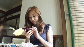 Japanese beautiful babe accepts to give oral sex