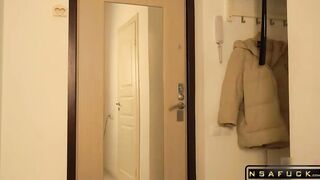 Courier Fucked the Girl in the Shower