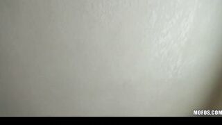 Gigantic-booty blonde amateur Kaylee Evans is fuck hard from behind