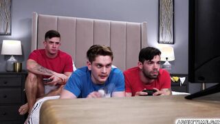 Jay Tee open his mouth for a facial from horny friends