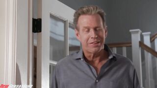 19 Yo Mia Kay Give Mr. Woods A Rough Time