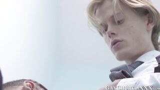 Twink swaps blowjobs with daddy priest before raw fucking