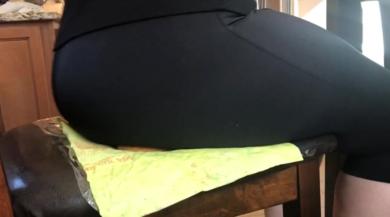 burger buttcrush